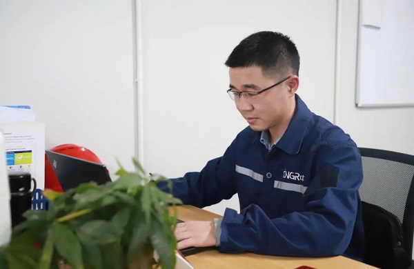 中偉明星講師丨周鈺龍：把課堂開(kāi)在車(chē)間 與學(xué)員同頻共振