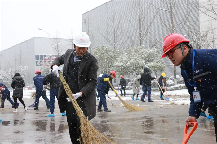 點贊！掃雪除冰，他們是最美的風(fēng)景