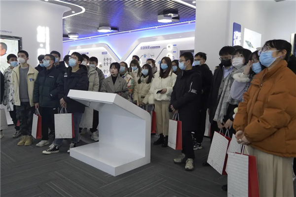 “與寧相約，筑夢青春”丨百名寧鄉(xiāng)籍雙一流高校學子參訪中部產業(yè)基地