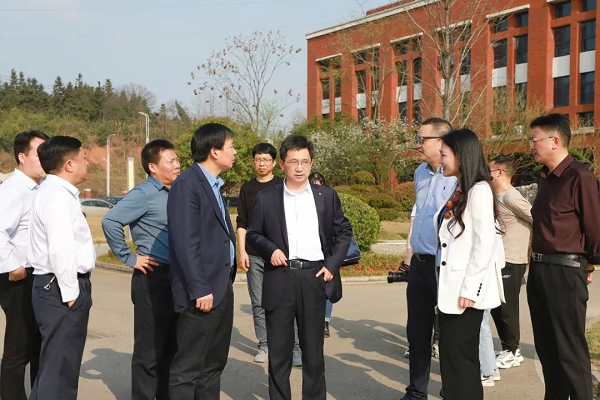 銅仁市委副書(shū)記、市長(zhǎng)皮貴懷調(diào)研西部產(chǎn)業(yè)基地