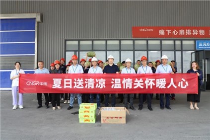 奮戰(zhàn)驕陽(yáng)下 致敬中偉人 | 銅仁產(chǎn)業(yè)基地上的“高溫釘子戶”