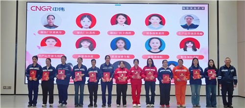 心有凌云志 柔肩擔(dān)偉業(yè)｜?！爸袀ヅ瘛眰児?jié)日快樂！